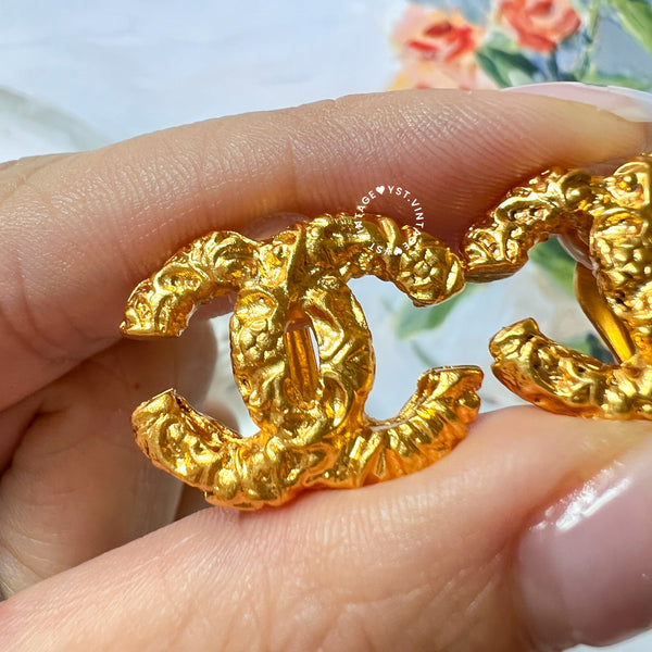 Vintage Chanel 24KGP 93A Coco Mark Lava Ear Clips - Small