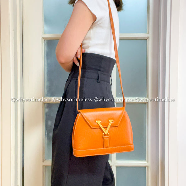 Vintage Valentino Garavani V-lock Crossbody Bag - Golden Brown
