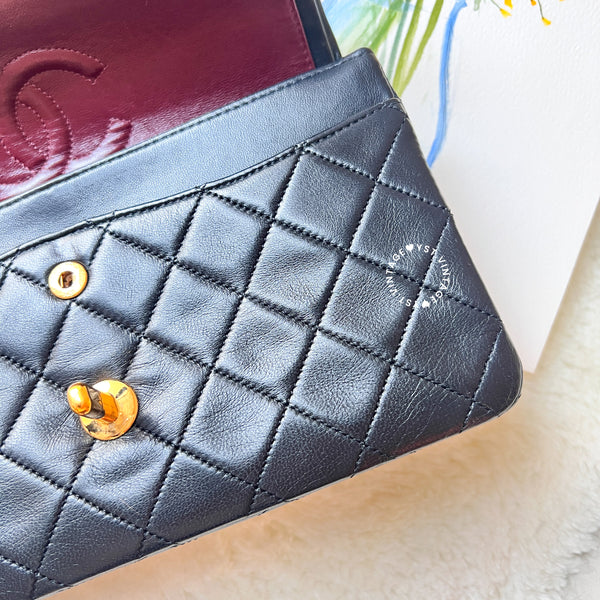 【8.28 中古拍賣】Vintage Chanel Small Classic Flap Bag CF23 - Black 005