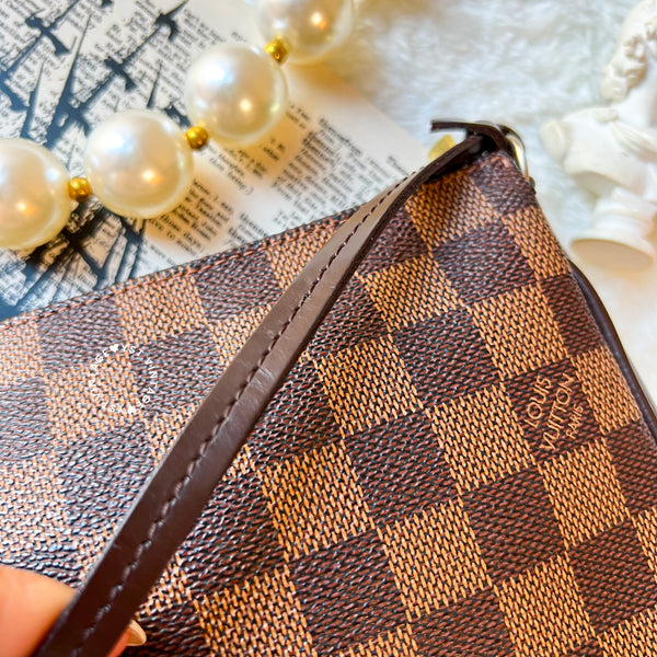 Vintage LV Damier Pochette