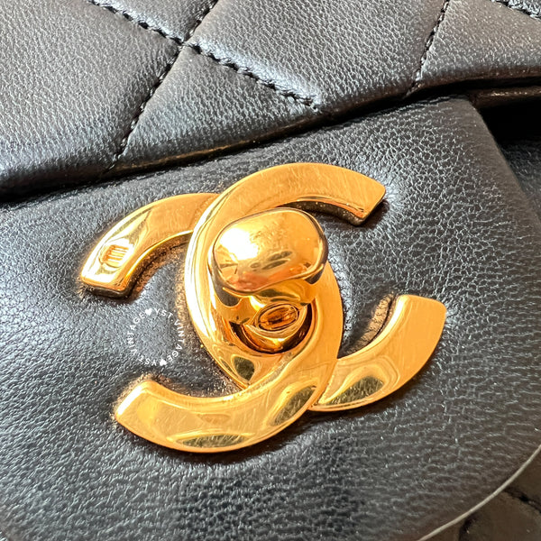 【8.28 中古拍賣】Vintage Chanel Small Classic Flap Bag CF23 - Black 005