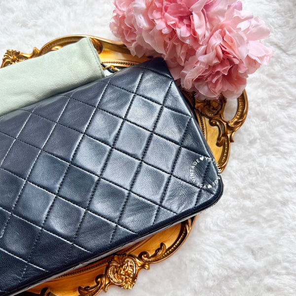【11.11中古拍賣品】Vintage Chanel 23cm Turn-Lock Single Flap Bag - Black
