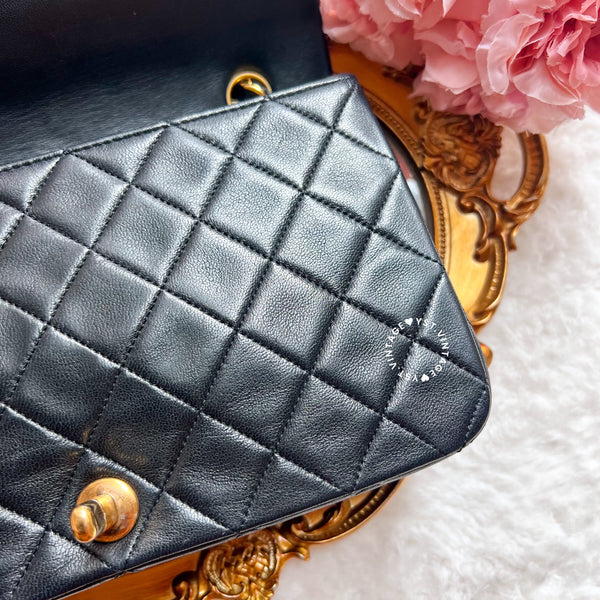 【11.11中古拍賣品】Vintage Chanel 23cm Turn-Lock Single Flap Bag - Black