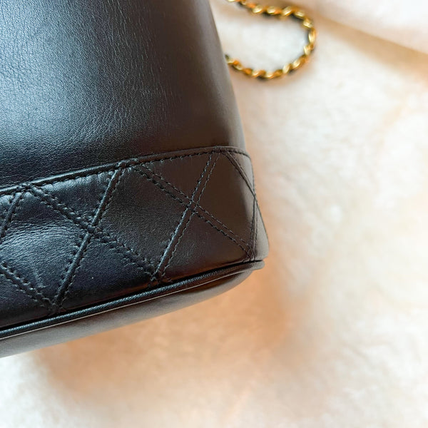 Vintage CHANEL Vertical Vanity Bag - Lambskin Black 006