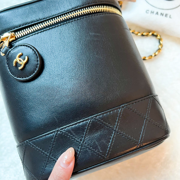 Vintage CHANEL Vertical Vanity Bag - Lambskin Black 006