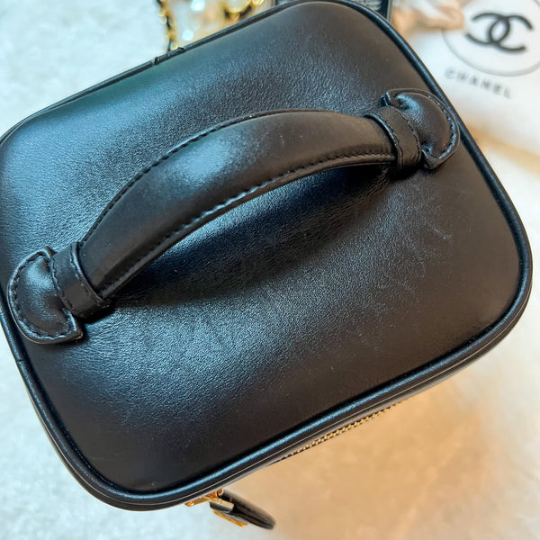 Vintage CHANEL Vertical Vanity Bag - Lambskin Black 006