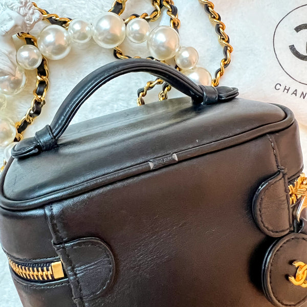 Vintage CHANEL Vertical Vanity Bag - Lambskin Black 006