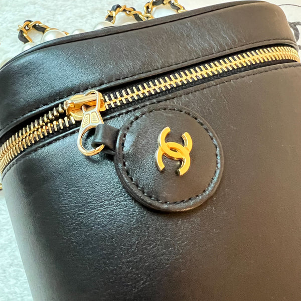 Vintage CHANEL Vertical Vanity Bag - Lambskin Black 006