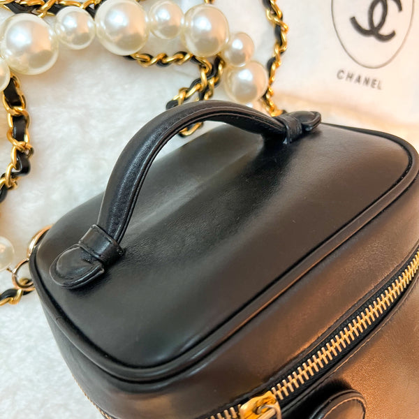 Vintage CHANEL Vertical Vanity Bag - Lambskin Black 006