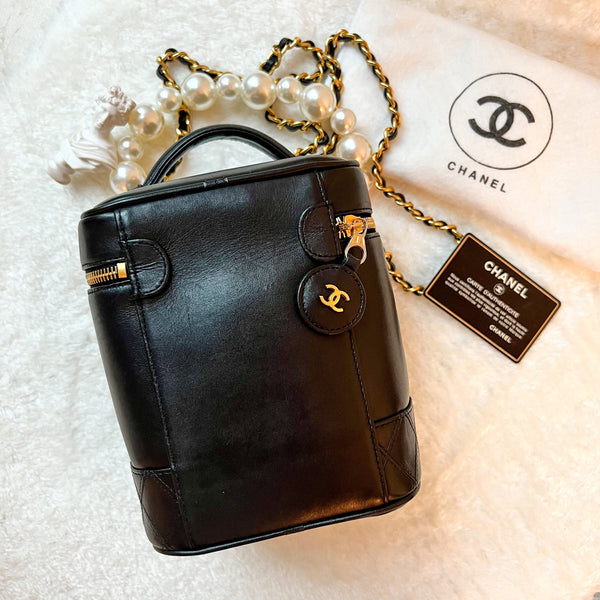 Vintage CHANEL Vertical Vanity Bag - Lambskin Black 006