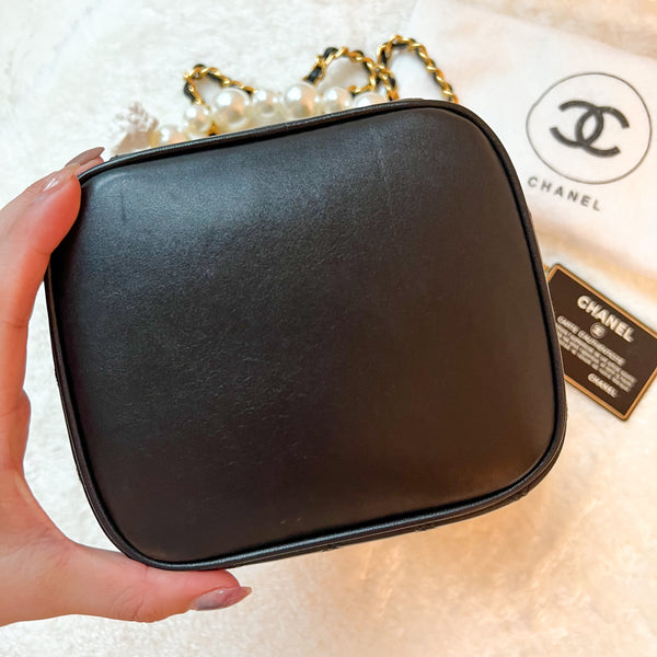 Vintage CHANEL Vertical Vanity Bag - Lambskin Black 006
