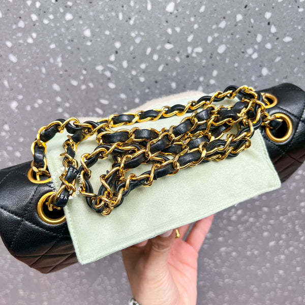 Vintage Chanel Small Classic Flap Bag CF23 - Black 002
