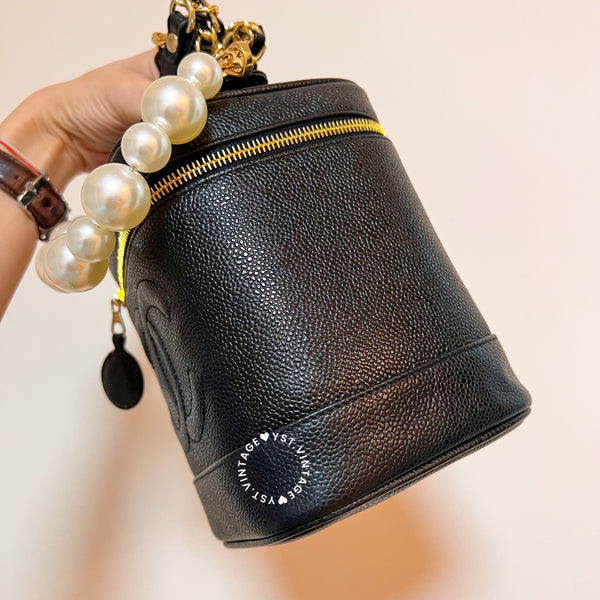 Vintage CHANEL Vertical Vanity Bag - Caviar Black 004