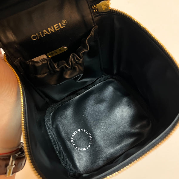 Vintage CHANEL Vertical Vanity Bag - Caviar Black 004