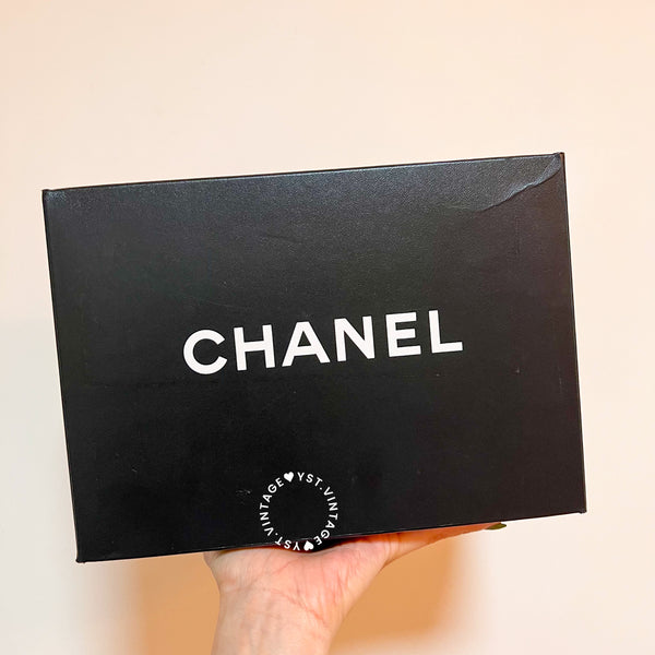 Vintage CHANEL Vertical Vanity Bag - Caviar Black 004