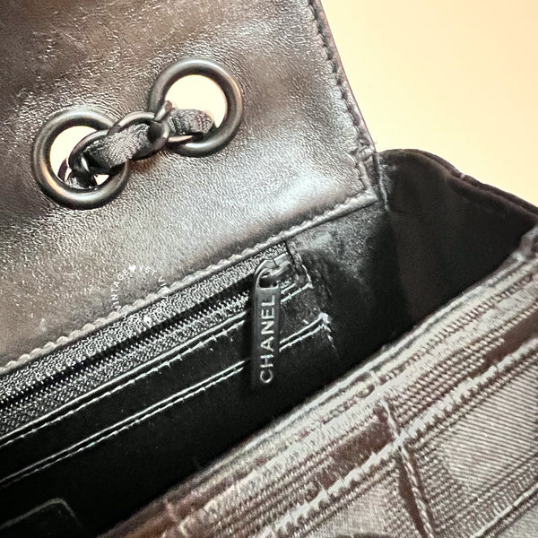 Vintage Chanel Coco Bar Classic Flap CF25 - Black