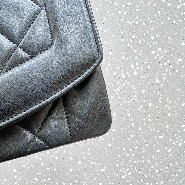 Vintage CHANEL Diana Small Flap Bag - Black 002