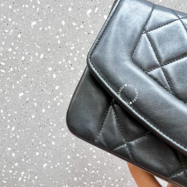 Vintage CHANEL Diana Small Flap Bag - Black 002