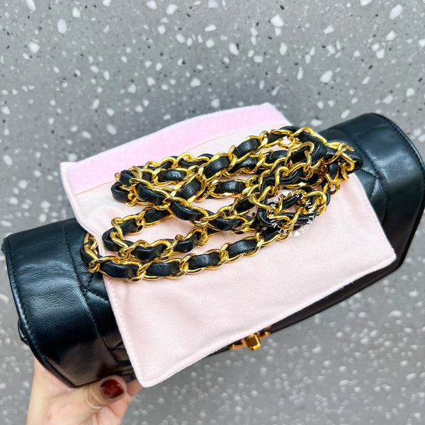 Vintage CHANEL Diana Small Flap Bag - Black 002