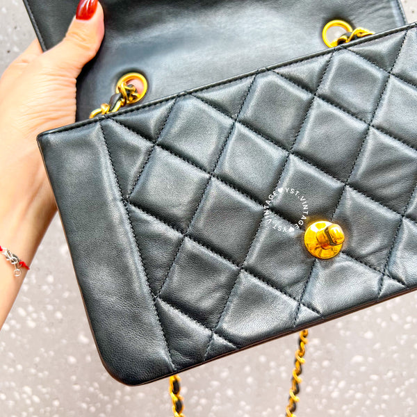 Vintage CHANEL Diana Small Flap Bag - Black 002