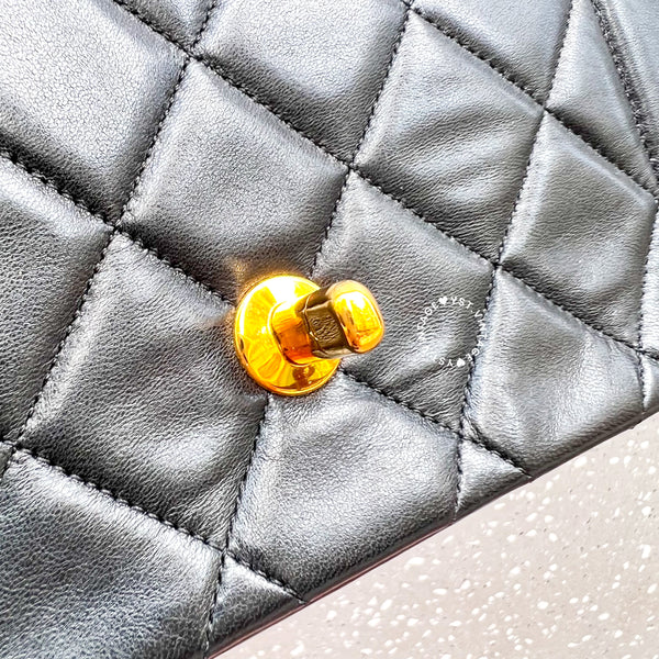 Vintage CHANEL Diana Small Flap Bag - Black 002