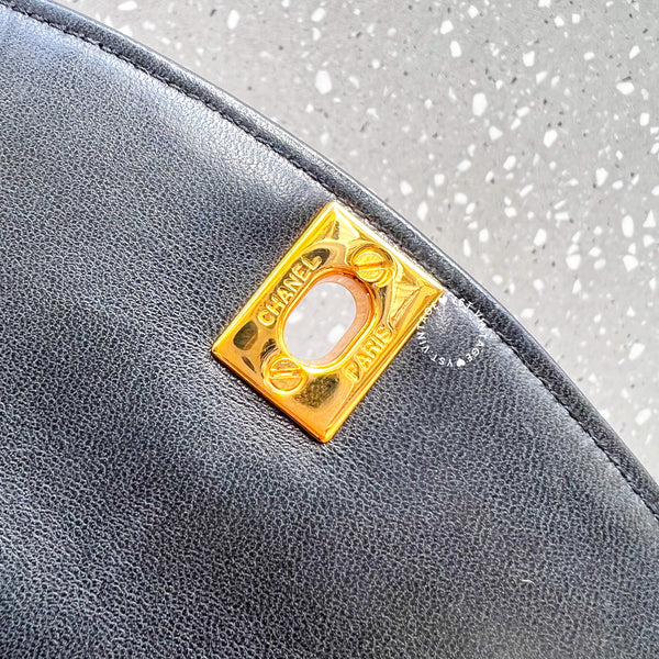 Vintage CHANEL Diana Small Flap Bag - Black 002