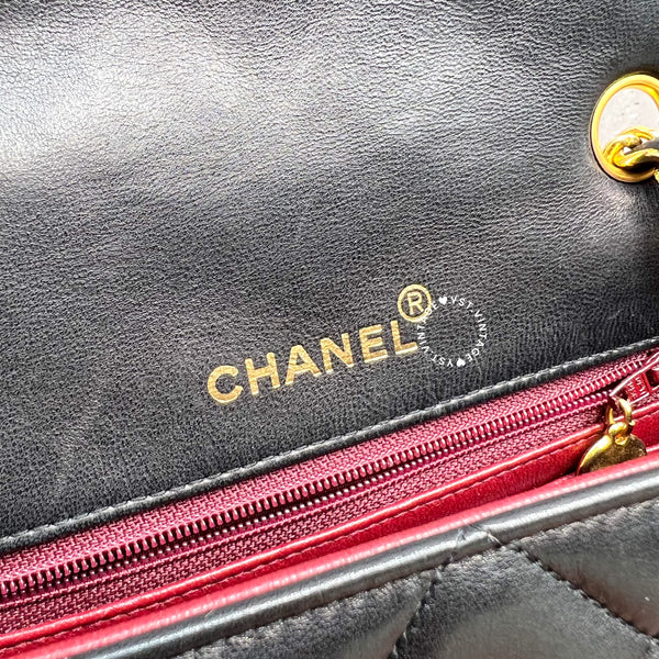 Vintage CHANEL Diana Small Flap Bag - Black 002