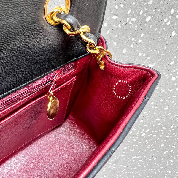 Vintage CHANEL Diana Small Flap Bag - Black 002