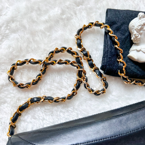 Vintage Chanel Moon Shape Turn-lock Flap Bag - Black 002 (Code: 040300)