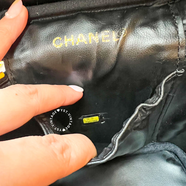 Vintage CHANEL Vertical Vanity Bag - Caviar Black 005 (Code: 036600)