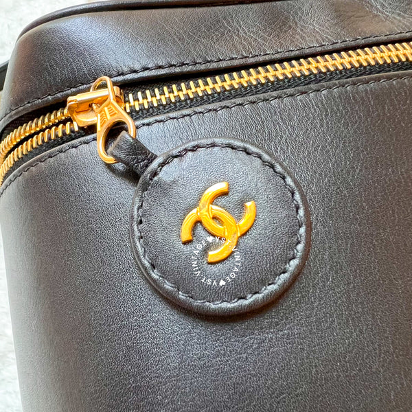 Vintage CHANEL Vertical Vanity Bag - Lambskin Black 010 (Code: 035900)