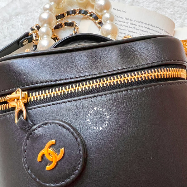 Vintage CHANEL Vertical Vanity Bag - Lambskin Black 010 (Code: 035900)