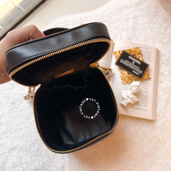 Vintage CHANEL Vertical Vanity Bag - Lambskin Black 010 (Code: 035900)