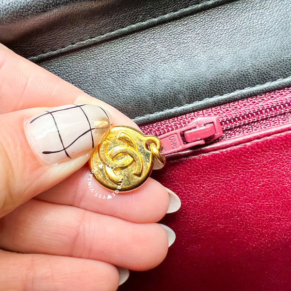 Vintage Chanel Push-Lock 25cm Square Flap Bag - Black x Gold 002