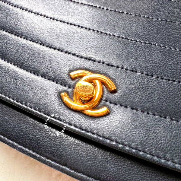 Vintage Chanel Moon Shape Turn-lock Flap Bag - Navy (Code: 035800)