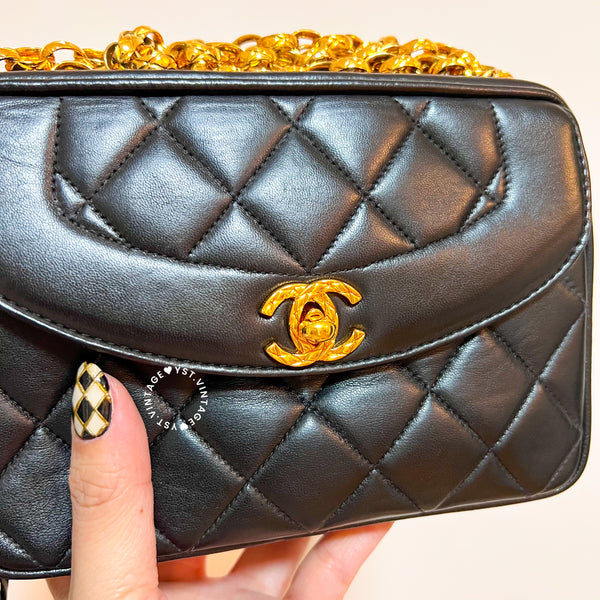 Vintage CHANEL Camera Bag with Bijoux Chain - Black (Code: 048700)