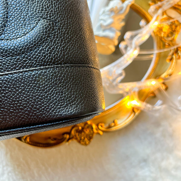 Vintage CHANEL Vertical Vanity Bag - Caviar Black 003