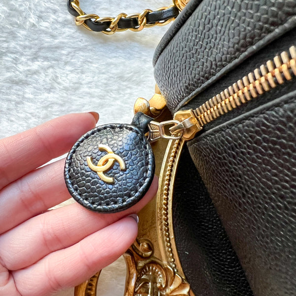 Vintage CHANEL Vertical Vanity Bag - Caviar Black 003
