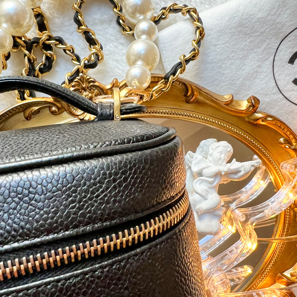 Vintage CHANEL Vertical Vanity Bag - Caviar Black 003