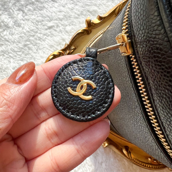 Vintage CHANEL Vertical Vanity Bag - Caviar Black 003