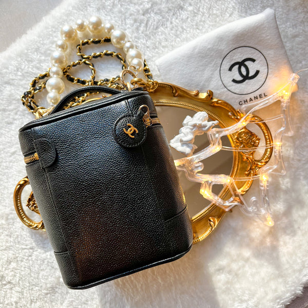 Vintage CHANEL Vertical Vanity Bag - Caviar Black 003