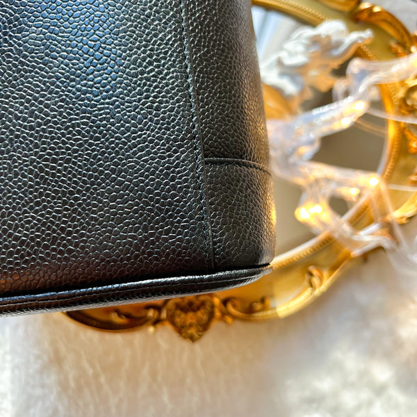 Vintage CHANEL Vertical Vanity Bag - Caviar Black 003