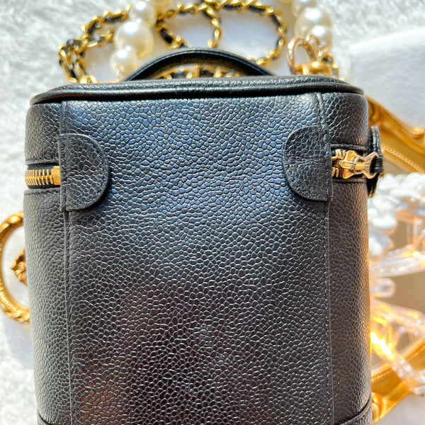 Vintage CHANEL Vertical Vanity Bag - Caviar Black 003