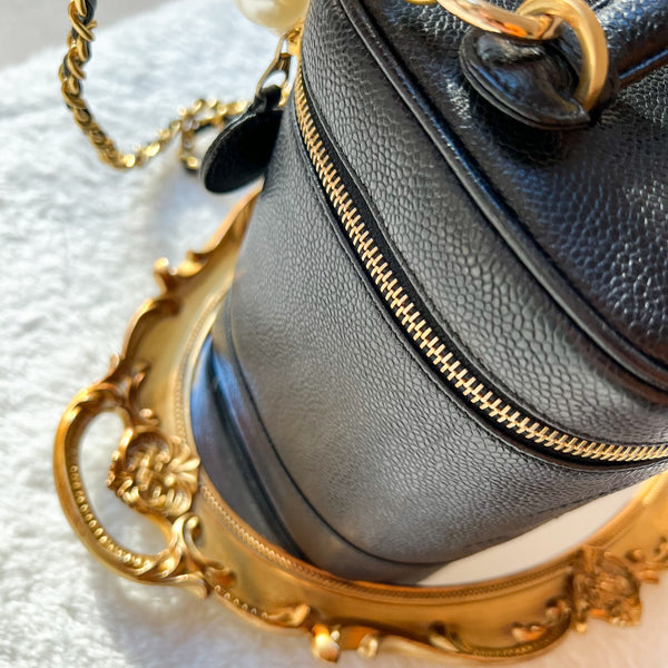 Vintage CHANEL Vertical Vanity Bag - Caviar Black 003