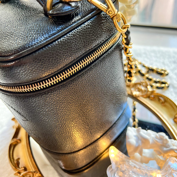 Vintage CHANEL Vertical Vanity Bag - Caviar Black 003