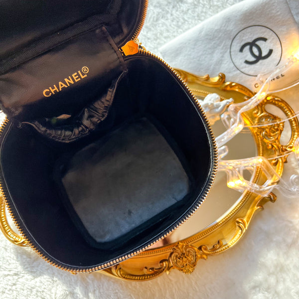 Vintage CHANEL Vertical Vanity Bag - Caviar Black 003