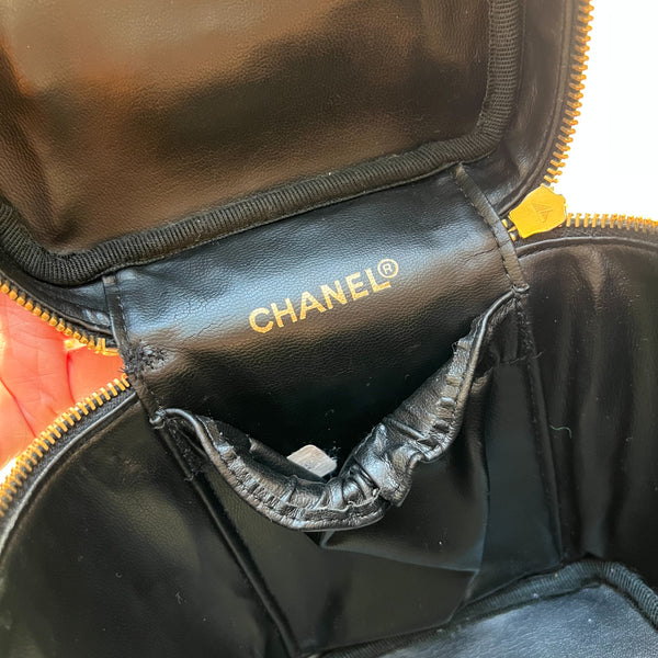 Vintage CHANEL Vertical Vanity Bag - Caviar Black 003