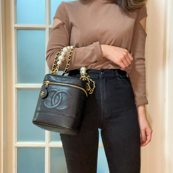 Vintage CHANEL Vertical Vanity Bag - Caviar Black 003