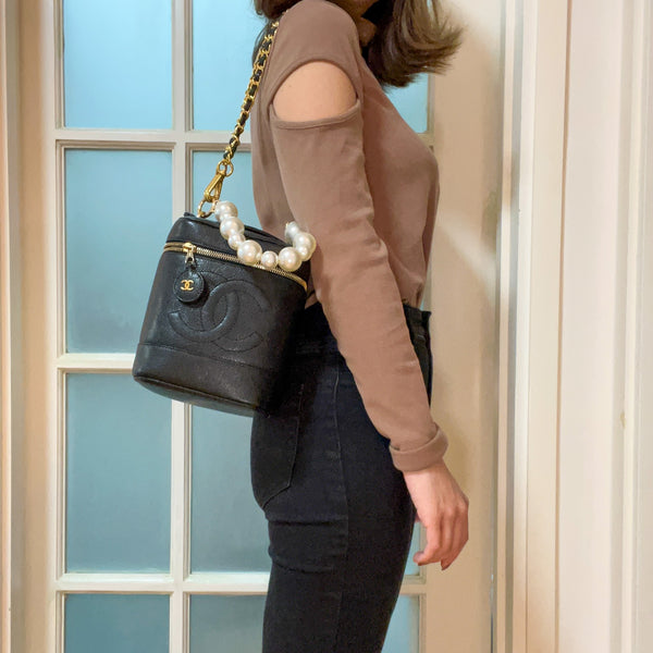 Vintage CHANEL Vertical Vanity Bag - Caviar Black 003