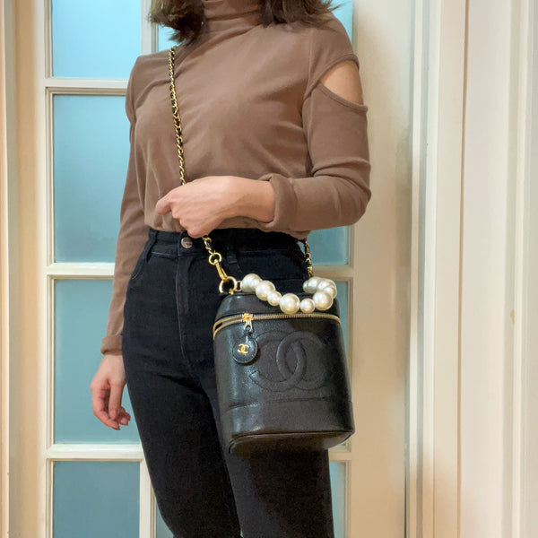 Vintage CHANEL Vertical Vanity Bag - Caviar Black 003